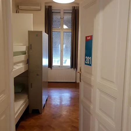 Booking Bnb Bed & Breakfast Belgrade